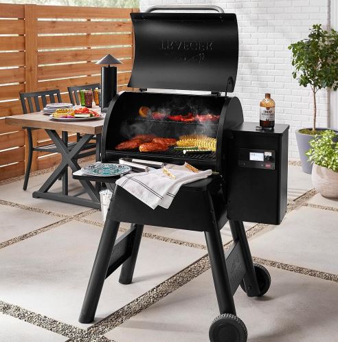 Traeger Tailgater 20 Pellet Grill in Black
